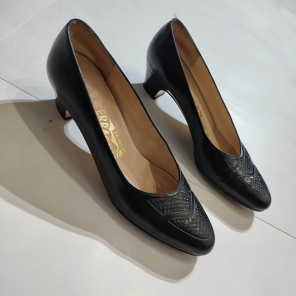 Salvatore Ferragamo Elegant Black Leather Luxury Designer Chunky Heel Pumps 6AAA